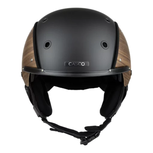 Schwarzer Casco SP-3 Skihelm mit seitlichen Edelholzpaneelen und gepolstertem Kinnriemen in Frontansicht.