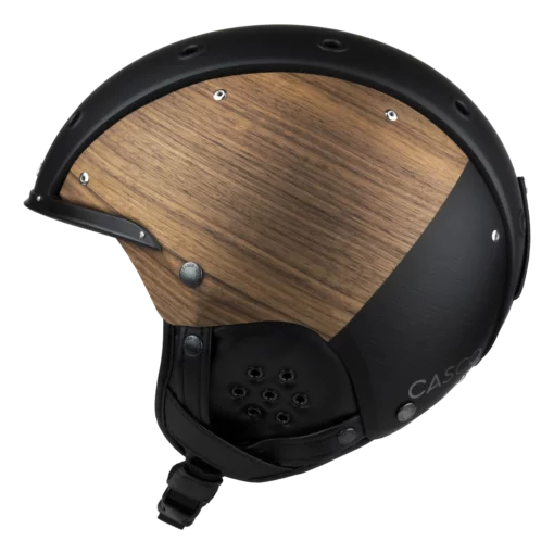 Schwarzer Skihelm Casco SP-3 mit seitlichem Edelholz-Paneel und gepolsterten, perforierten Ohrpads.